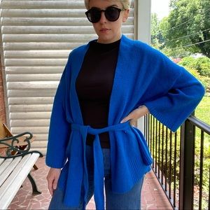 Cozy blue cardigan with connected tie